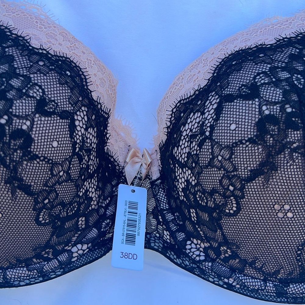 NWT Adore me 38DD bra. Black and pink lace